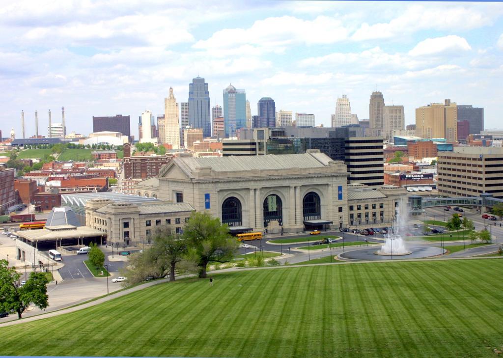 Residence Inn Kansas City Downtown/Union Hill Екстер'єр фото